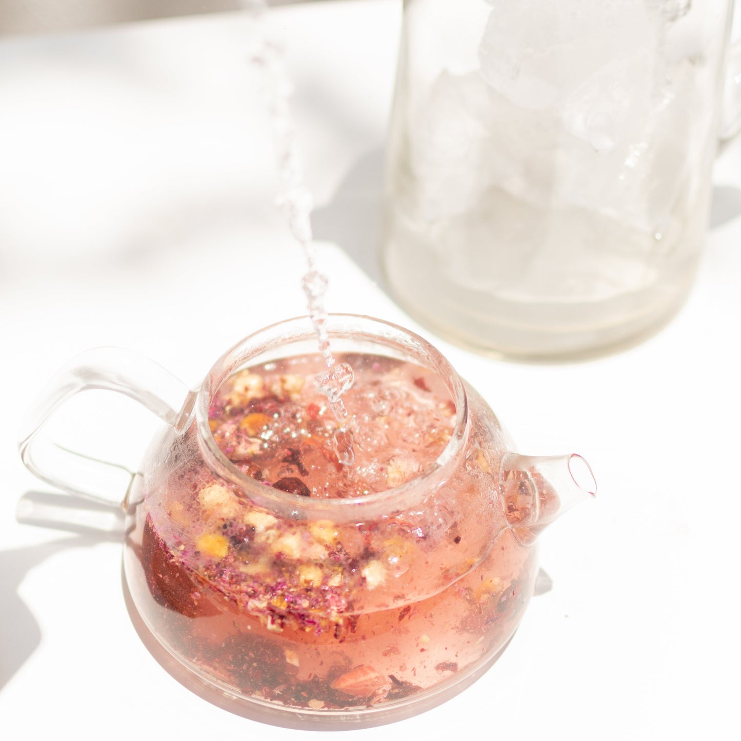 Infusión de frutos rojos en tetera