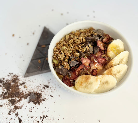 Bowl yogurt con cacao y fruta