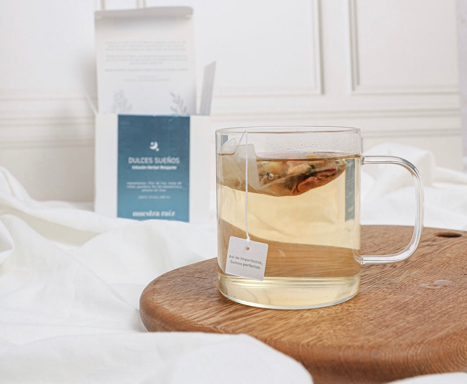 Seis beneficios de llevarte una taza de té a tu cama